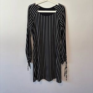 Bobeau Black and White Long Sleeve Dress
